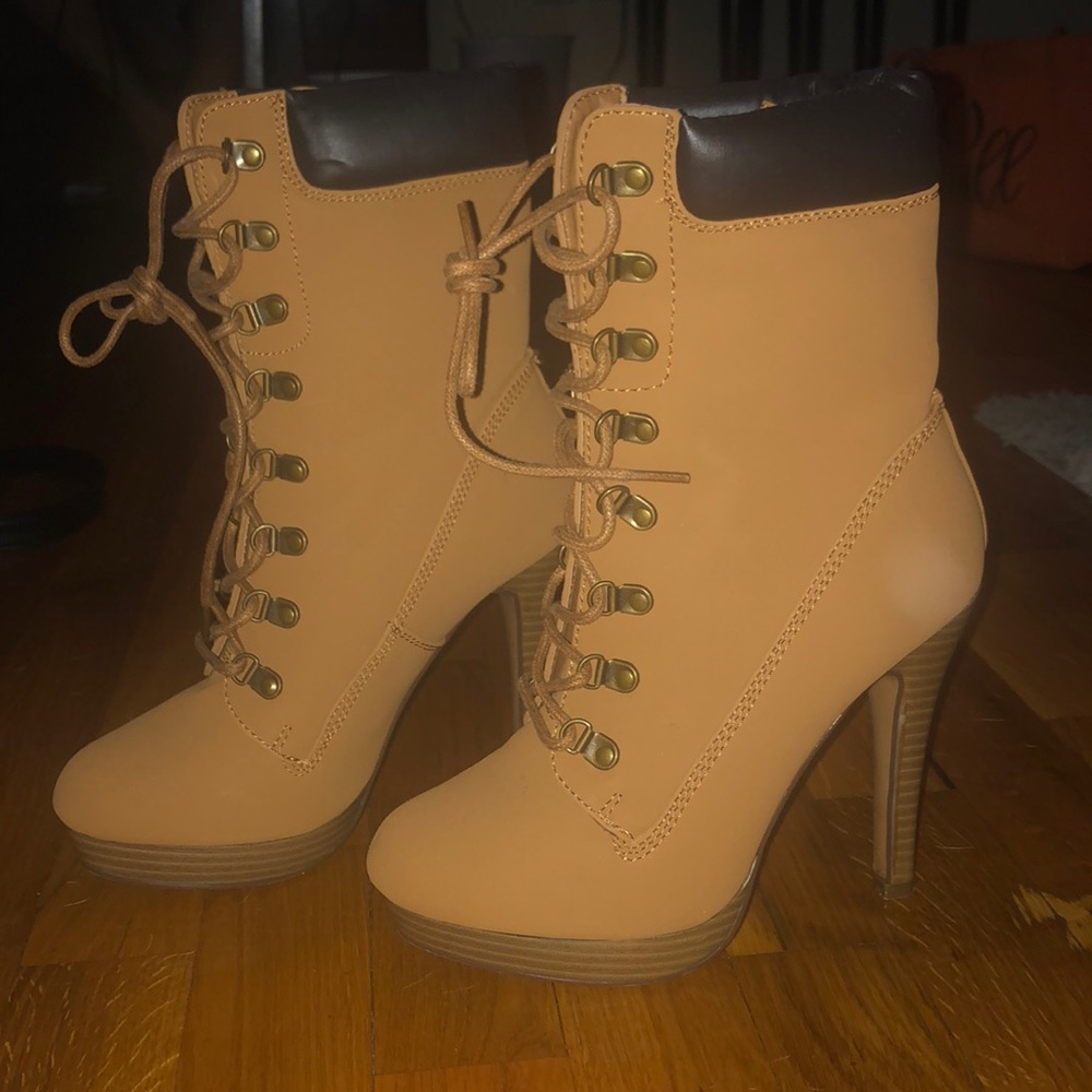 Heeled boots